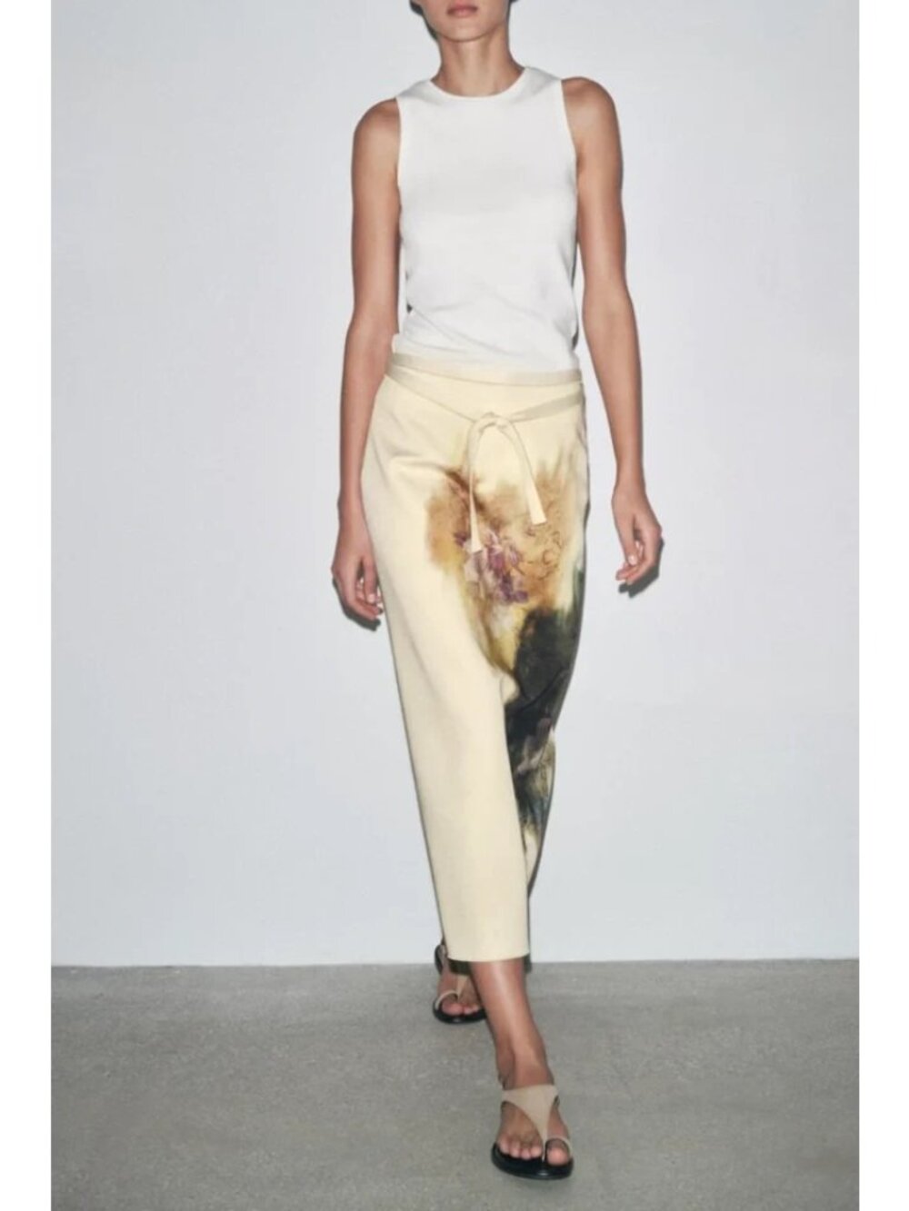 Zara Womens Midi Skirt Large Beige Floral Printed satin effect 2903/103 NWT